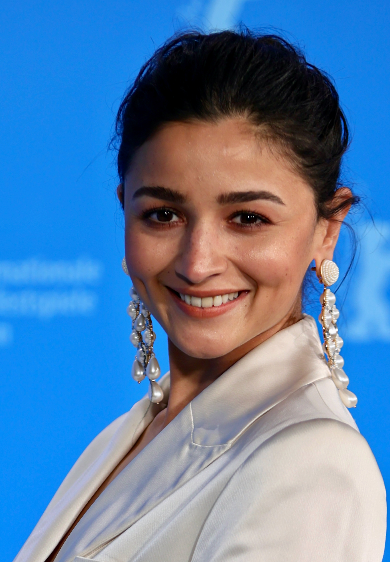 Alpha Box Office: Alia Bhatt-Sharvari की Spy Film ने कमाए 33 Crore, पहले Weekend में Mixed Response